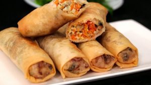 Món chả giò thịt heo miền Nam: Cách gói và chiên giòn không ngấm dầu