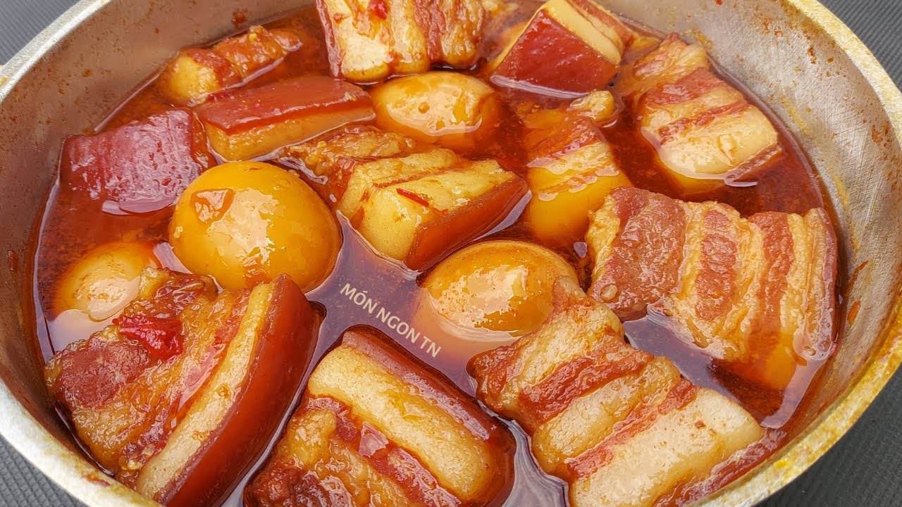 Minh họa: Món thịt heo kho tàu miền Nam: Bí quyết nước dừa và trứng vịt